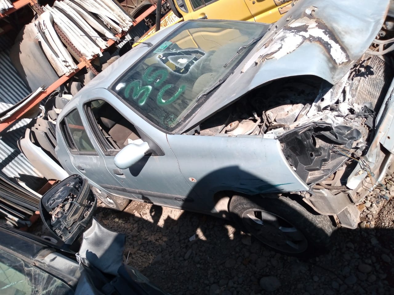 Renault CLIO 2004    EN DESARME